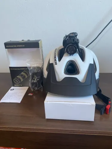 Capacete esportes radicais com câmera 