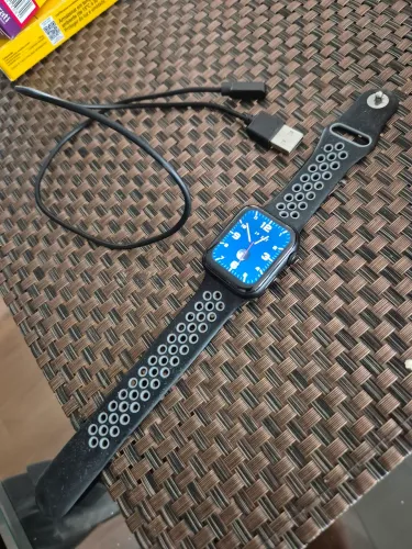 Smart watch esportivo com carregador