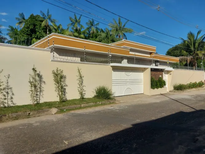 Casa térrea em ótimo bairro (SANTA TERESINHA), com móveis planejados (FINANCIAVEL)