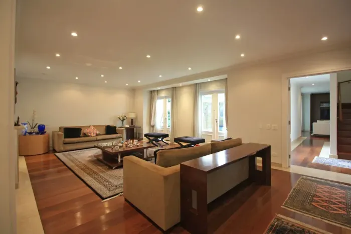 Casa para venda possui 382 metros quadrados com 4 quartos em Vila Madalena - São Paulo - S