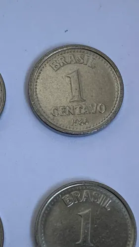 Cinco moedas de um centavo !