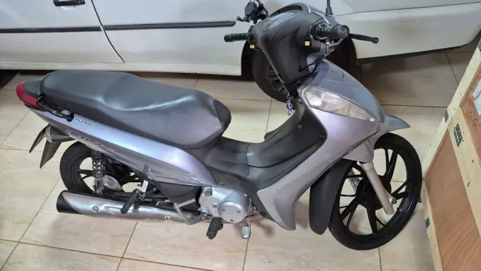 Vende-se ou troco por pick-up strada ou saveiro, volto a diferença.