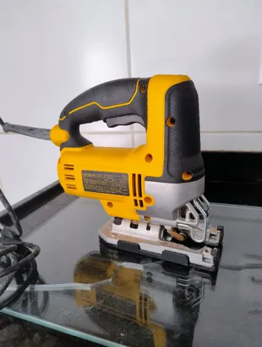 Serra tico-tico DeWalt DW300