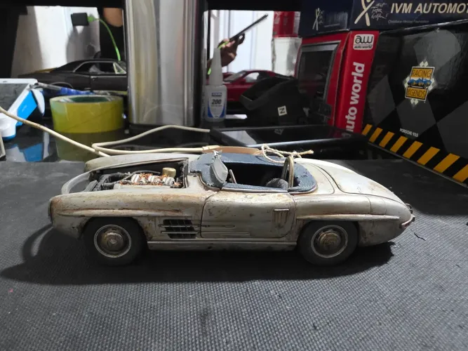 Miniatura 1.24 CMC Mercedes SL 300 envelhecida