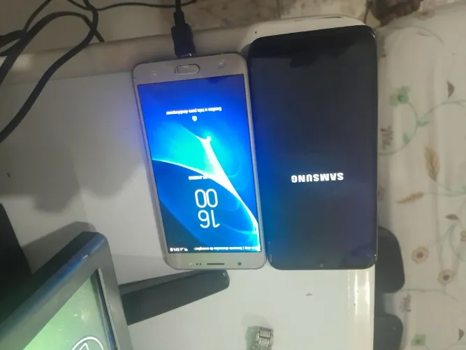 Celular Samsung para retirada de peças ou pra quem quer consertar 60 os dois