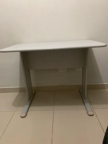Mesa cinza