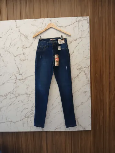 calça jeans feminina da marca crooker, nova, nunca usada e com etiqueta.