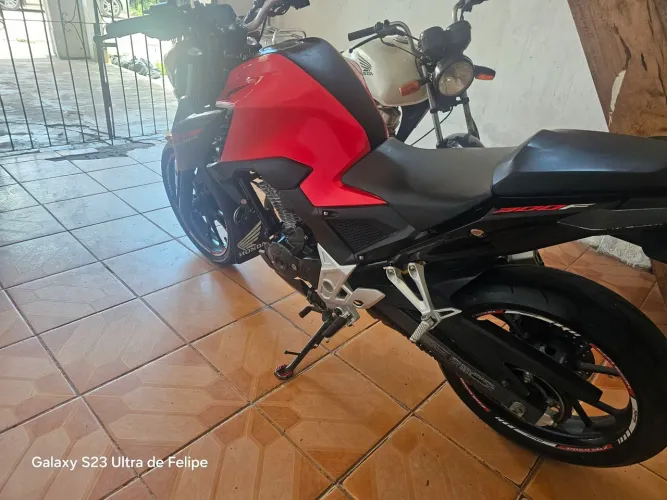 CB TWISTER 300F está em ótimo estado de conservação 