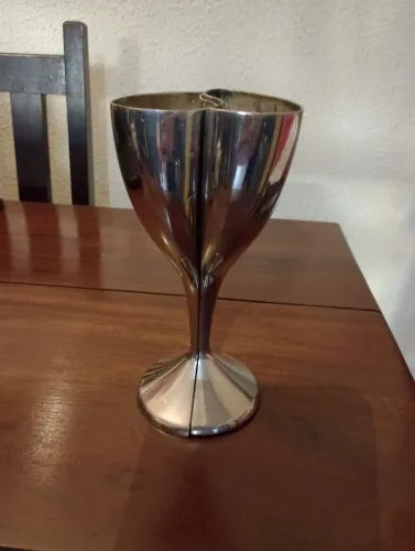 Cálice de metal antigo Tipo gota década 60
