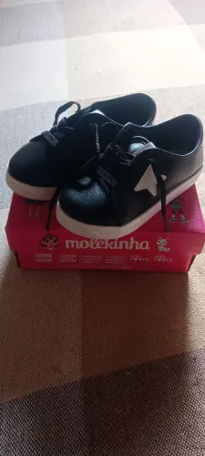 Dois sapatos infantis novo , número 25 o outro 26