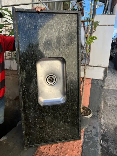 ? Pia de Cozinha em Granito Verde Ubatuba com Cuba de Inox (1,20m x 55cm) ?