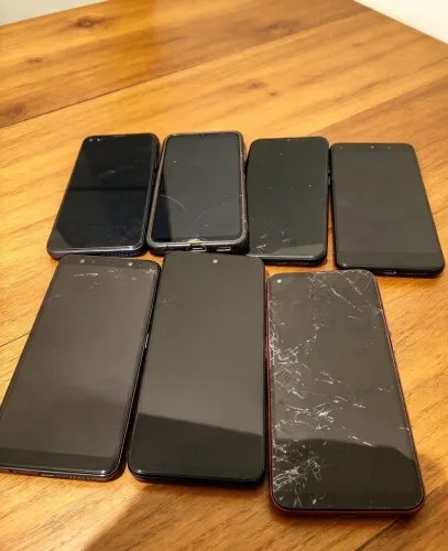 Lote com 7 celulares Samsung e Motorola para técnico ou peças