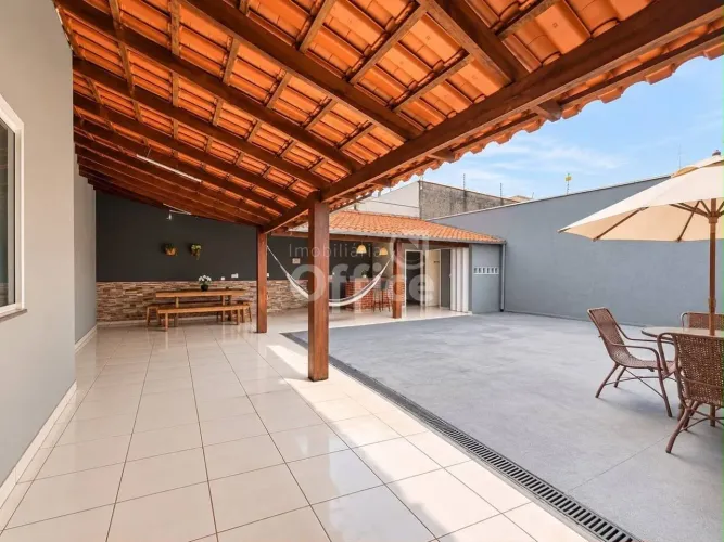 Casa com 3 dormitórios à venda, 140 m² por R$ 470.000,00 - Parque Brasília - Anápolis/GO