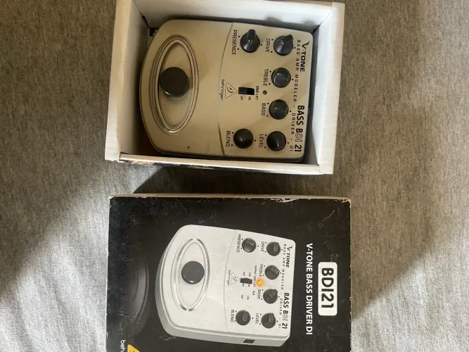 Pedal Behringer BDI 21 bass preamp