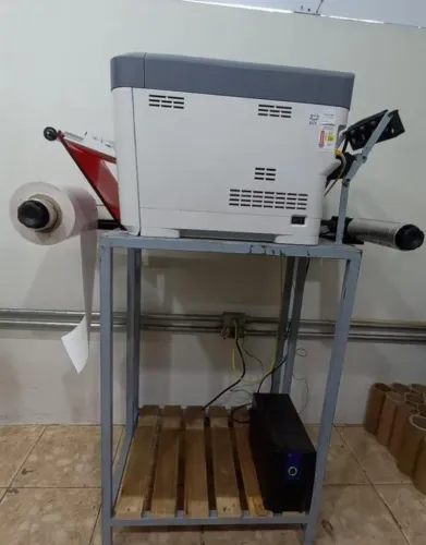 Impressora digital Versa Press 216mm, bobina, ano 2022. 
