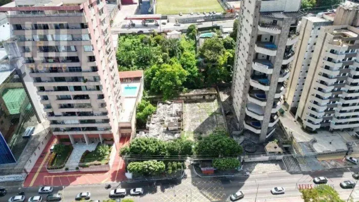 TERRENO COMERCIAL NA AV. ÁLVARO MAIO PARA VENDA OU LOCAÇÃO - Adrianópolis, Manaus/AM