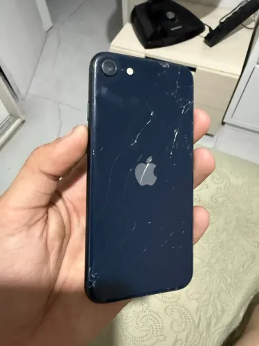 iPhone SE 3 geração , trincado frente e traz . Funcionando tudo !