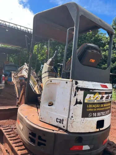 MINI ESCAVADEIRA E26 BOBCAT