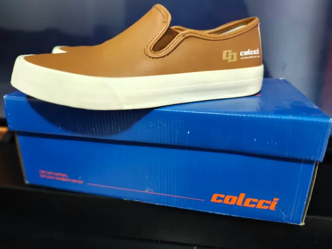 Vendo ou troco: Tênis Colcci Original Couro Caramelo tamanho 39 (na caixa)