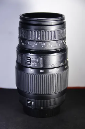 Lente Sigma 70-300 Macro EF-EFS