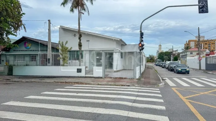Casa para Venda em Florianópolis, Balneário, 3 dormitórios, 2 banheiros, 4 vagas