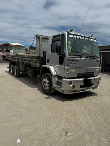Caminhão Ford Cargo 2428e 2010