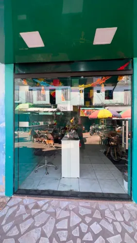 Cadeiras sofá porta de vidro 