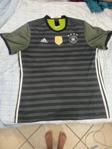 Duas camisas da Alemanha originais