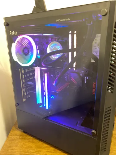 PC Gamer i7-10700K, 32GB RAM, GTX 1050 Ti + Monitor