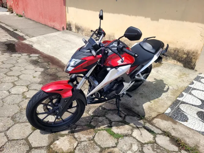 Honda cb300 impecável