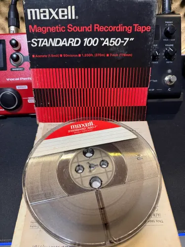 Carretel com fita para gravador de Rolo Maxell