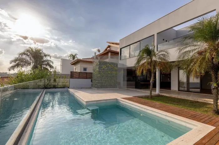Luxuosa casa em condomínio à venda em Indaiatuba-SP, 4 suítes, 515m², no Jd. Vila Paradiso