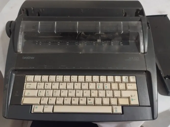 Máquina de escrever elétrica
