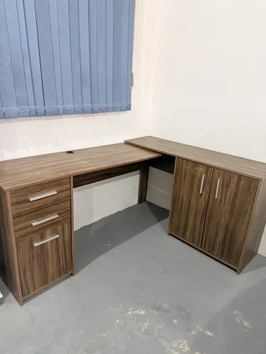 Mesa de canto para escritório