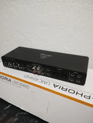 Placa de áudio umc404HD