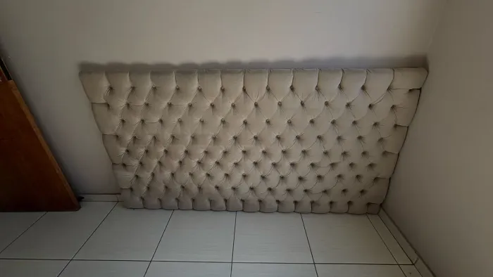 Cabeceira de cama acolchoada