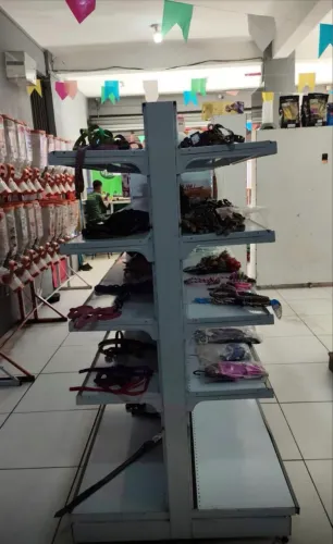Vendo prateleiras e móveis 