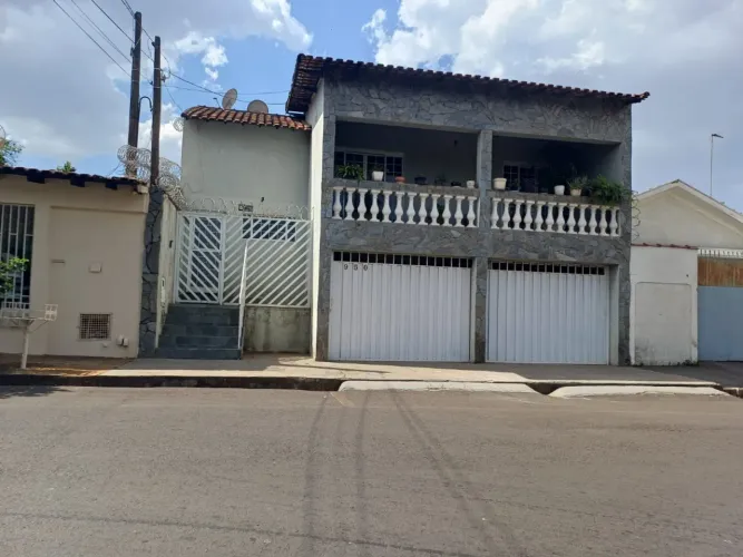 Casa de vila para venda em Vila Rezende com 3 quartos, sendo 1 suíte, 192m²