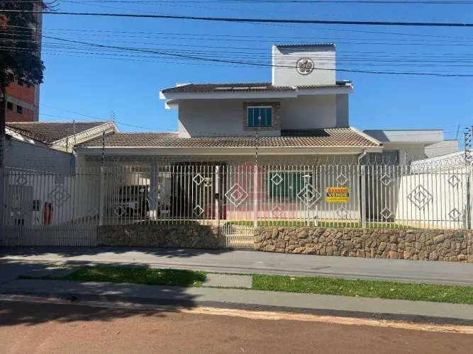 Sobrado com 4 dormitórios à venda, 389 m² por R$ 1.950.000,00 - Vila Marumby - Maringá/PR