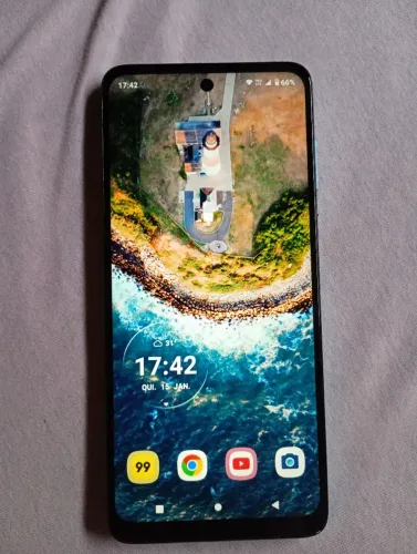 Vendo celular com botão da lateral quebrado.