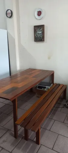 Mesa de parede (madeira maciça) 1.83 comprimento X 0m78 largura.