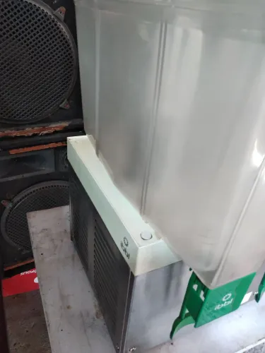 Vendo refresqueira de duas cubas muito nova..