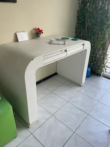 Escrivaninha branca