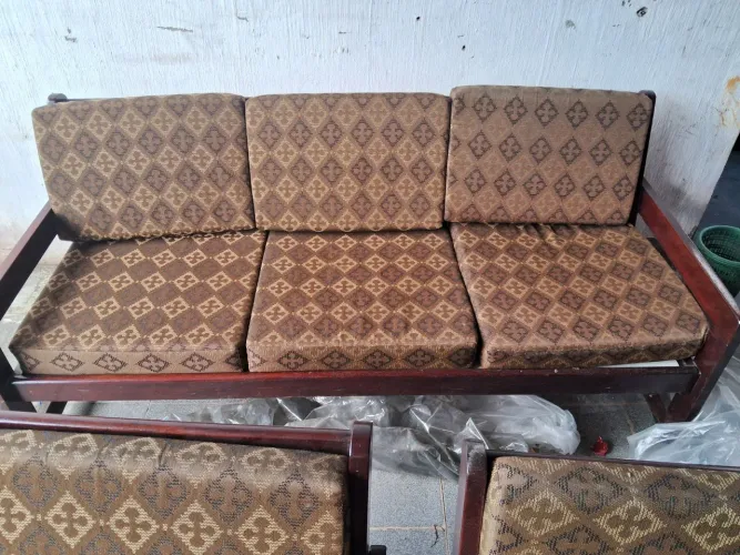 Conjunto de sofá toda na madeira