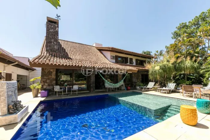 Casa à venda em Vila Assunção com 768 m², 5 quartos, 3 suítes, 7 vagas