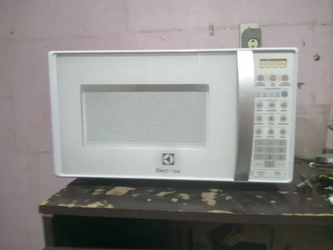 Vende-se microondas seminovo