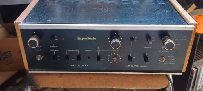 Amplificador gradiente pro 2000 SUCATA 