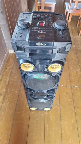 Vendo caixa pcx1000 caixa linda nova potente com bluetooth 