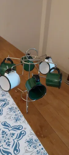 6 xícaras de café esmaltadas. Suporte de metal