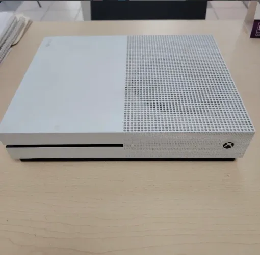 Xbox one s branco com o controle o aparelho está com defeito!